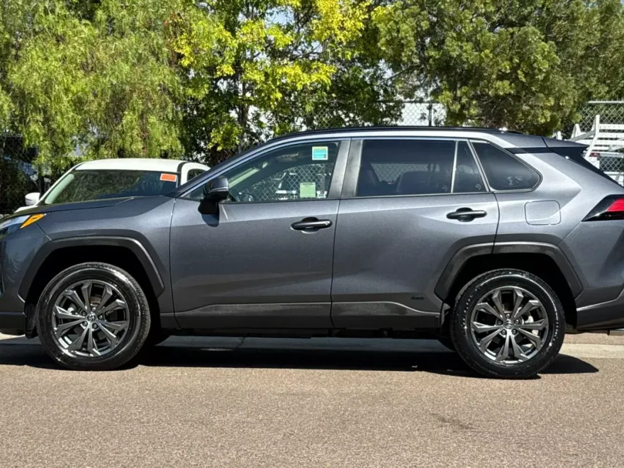 2023 Toyota RAV4 Hybrid XLE Premium photo 1