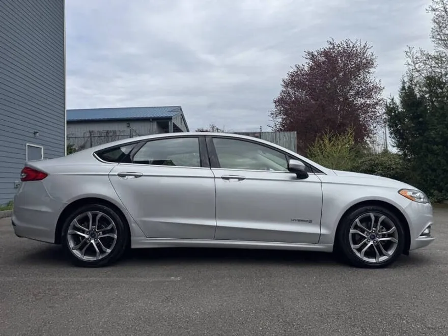 2017 Ford Fusion Hybrid SE photo 1