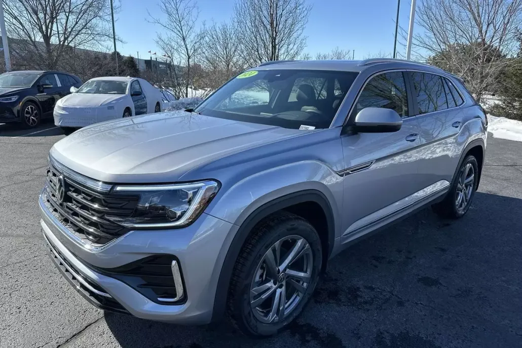 2024 Volkswagen Atlas Cross Sport SEL R-Line photo 1