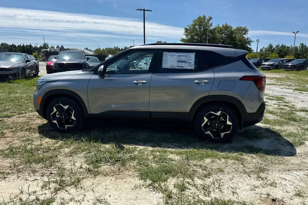2025 Kia Seltos S photo 1