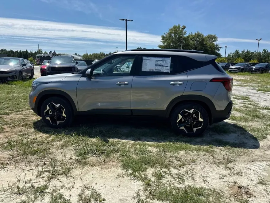 2025 Kia Seltos S photo 1