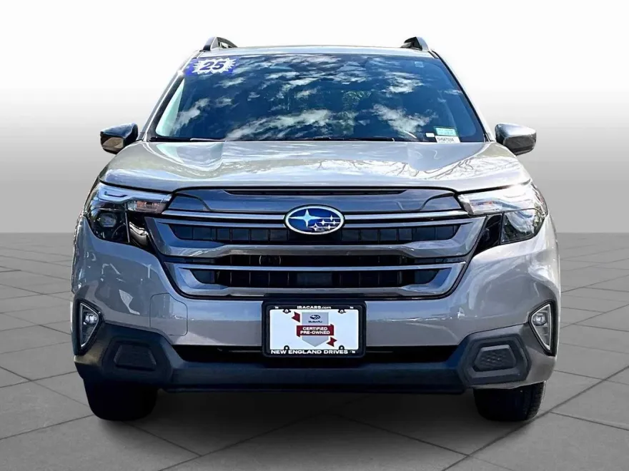 2025 Subaru Forester Premium photo 1