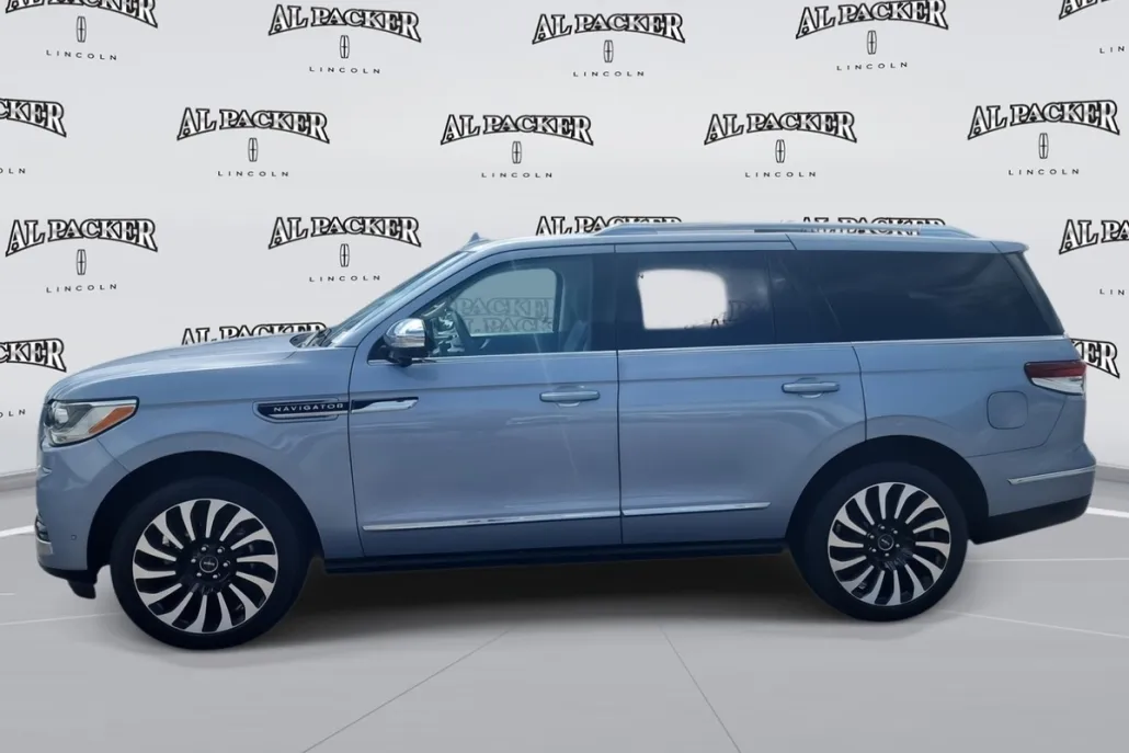 2022 Lincoln Navigator Black Label photo 1