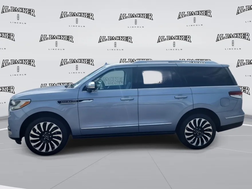2022 Lincoln Navigator Black Label photo 1