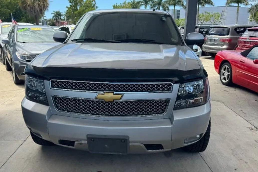 2010 Chevrolet Avalanche LT photo 1