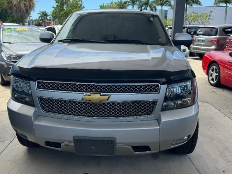 2010 Chevrolet Avalanche LT photo 1