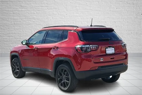 2025 Jeep Compass Latitude photo 3
