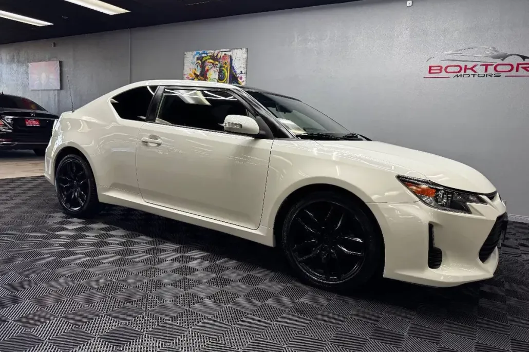 2016 Scion tC Base photo 1