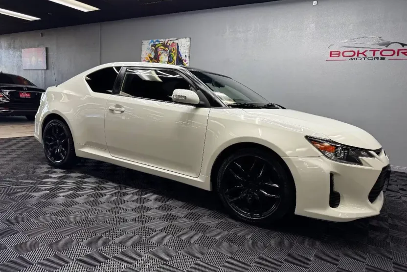 2016 Scion tC Base photo 1