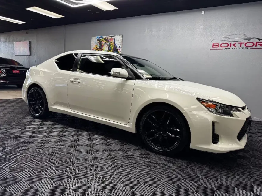 2016 Scion tC Base photo 1