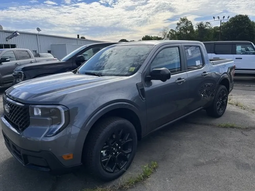 2025 Ford Maverick Lariat photo 1