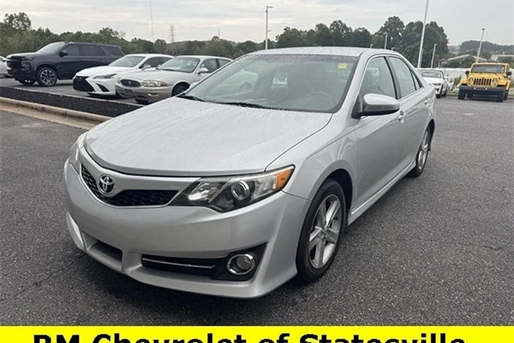2014 Toyota Camry L photo 1