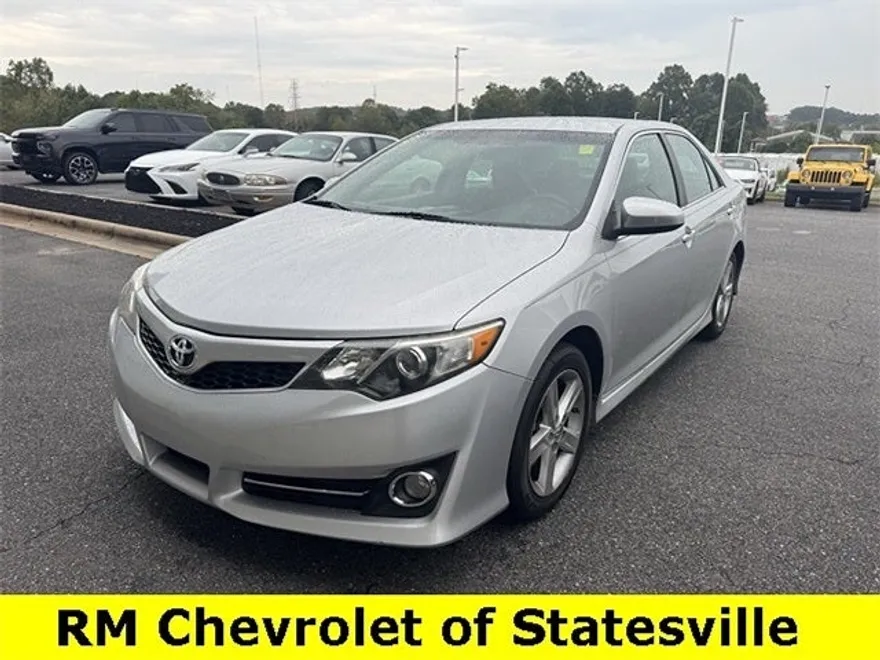 2014 Toyota Camry L photo 1