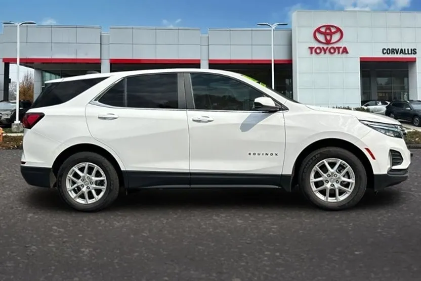 2022 Chevrolet Equinox LT photo 1