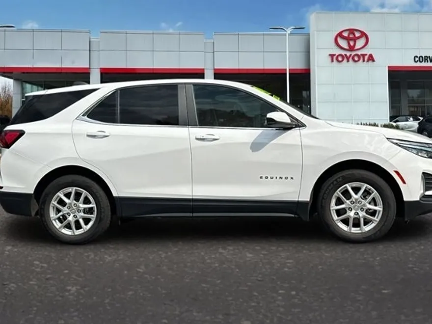 2022 Chevrolet Equinox LT photo 1