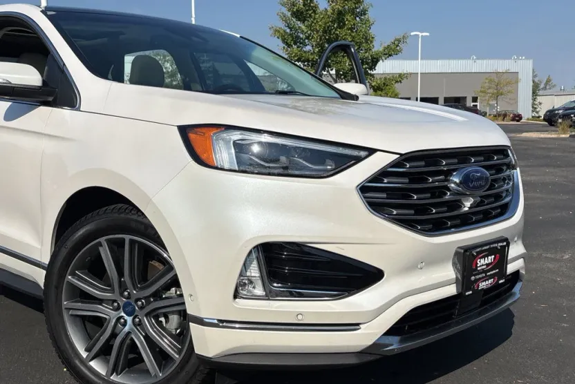 2019 Ford Edge Titanium photo 1