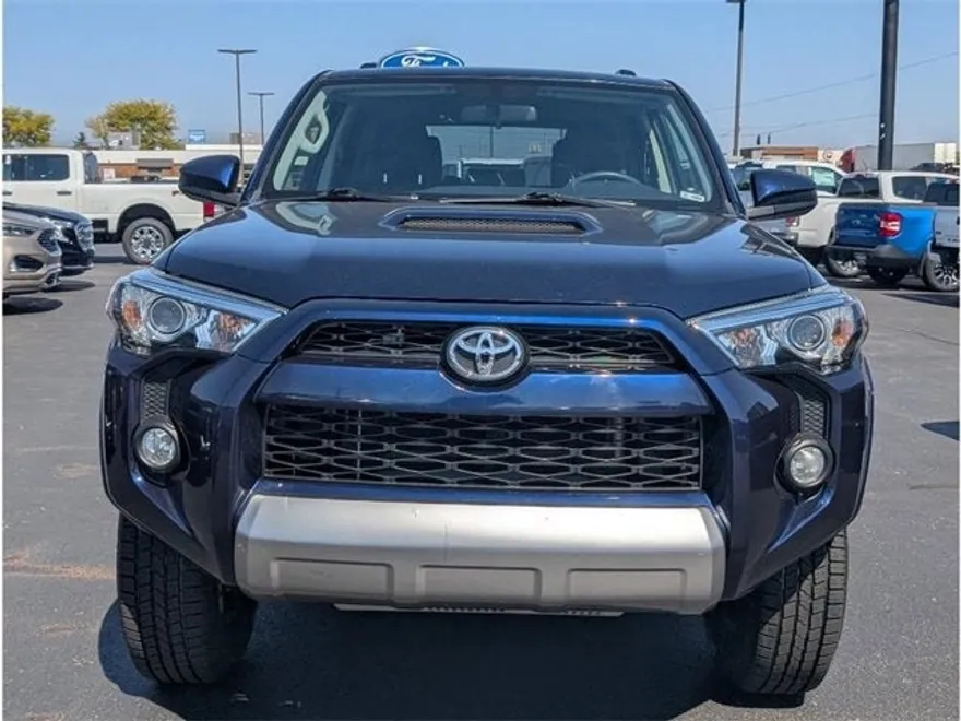 2019 Toyota 4Runner SR5 photo 1