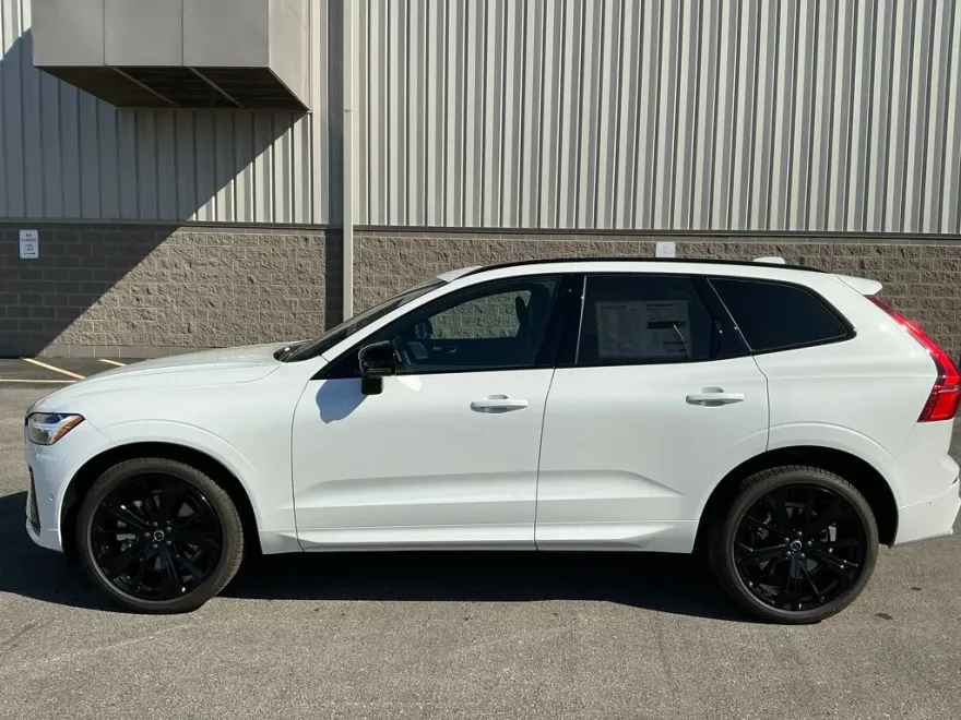 2026 Volvo XC60 B5 photo 1