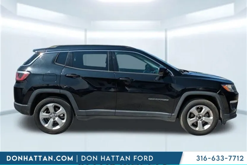 2017 Jeep Compass Latitude photo 1