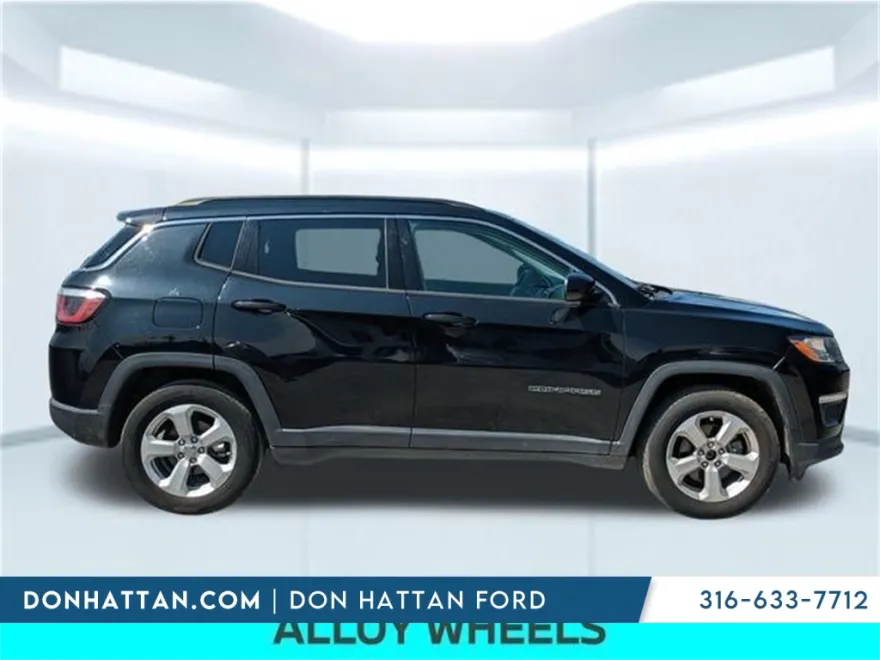 2017 Jeep Compass Latitude photo 1