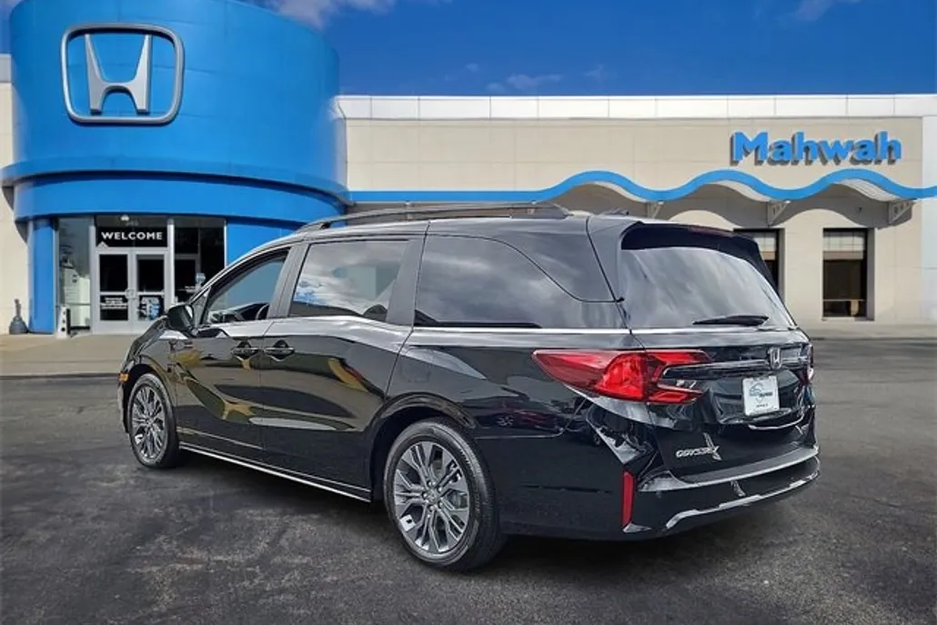 2026 Honda Odyssey Touring photo 1