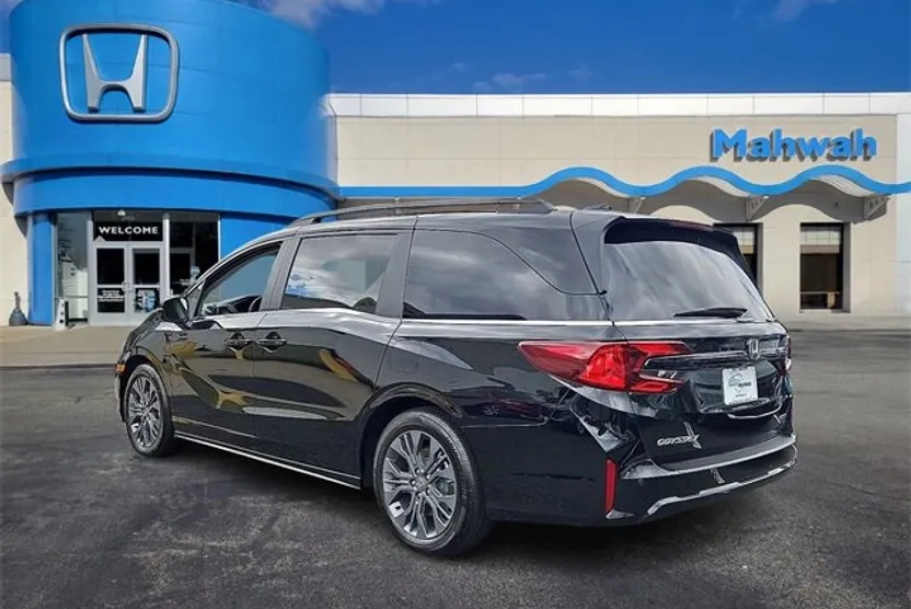 2026 Honda Odyssey Touring photo 1