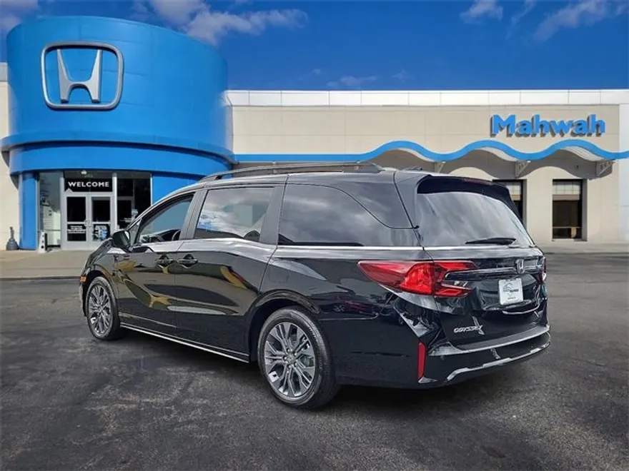 2026 Honda Odyssey Touring photo 1
