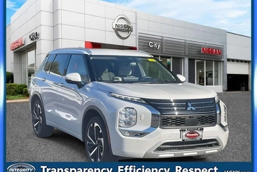 2024 Mitsubishi Outlander PHEV SEL photo 1