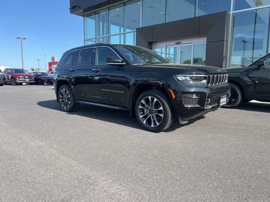 2023 Jeep Grand Cherokee Overland photo 1