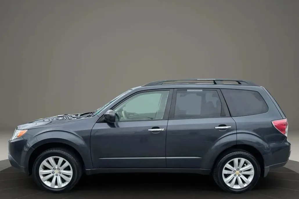2011 Subaru Forester Premium photo 1