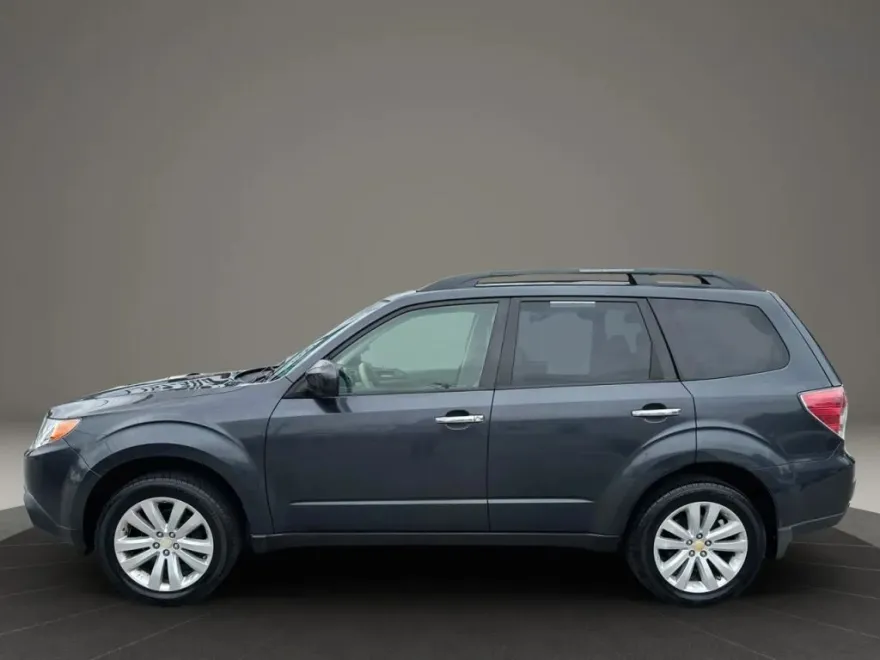 2011 Subaru Forester Premium photo 1