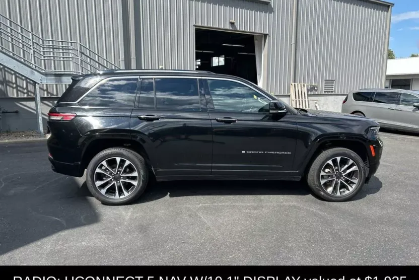 2022 Jeep Grand Cherokee Overland photo 1
