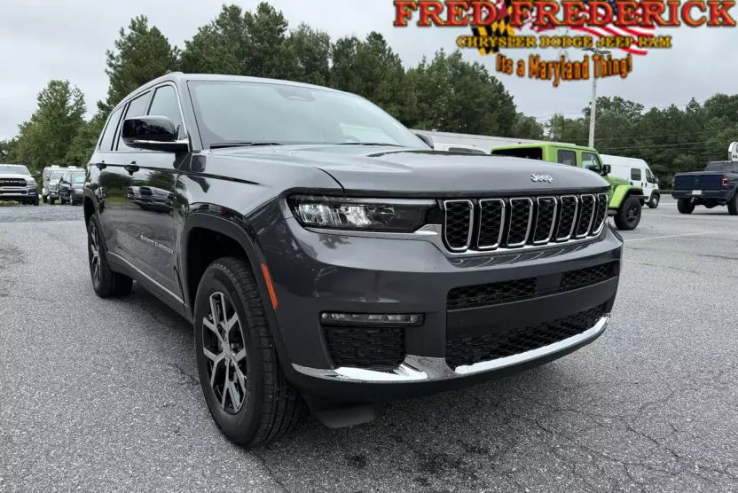 2025 Jeep Grand Cherokee Limited photo 1