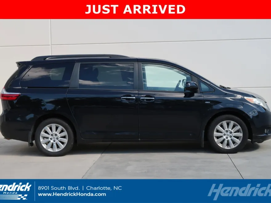 2016 Toyota Sienna XLE Premium photo 1