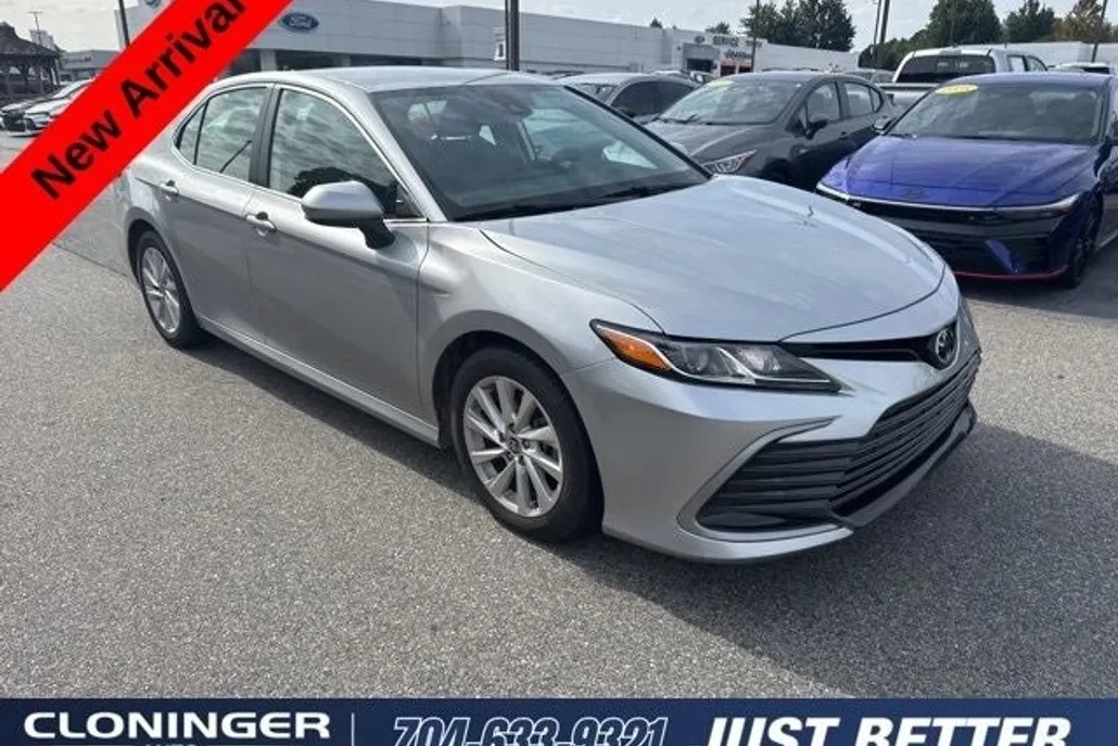 2021 Toyota Camry LE photo 1