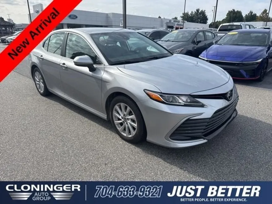 2021 Toyota Camry LE photo 1
