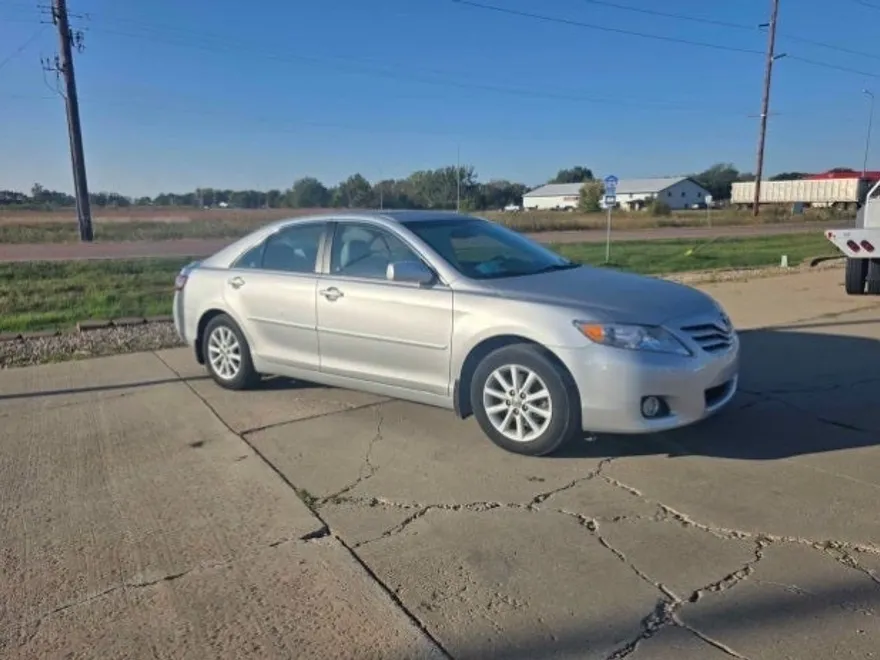 2011 Toyota Camry XLE photo 1
