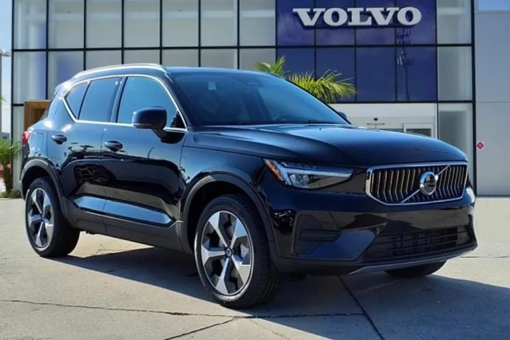 2025 Volvo XC40 Core photo 1
