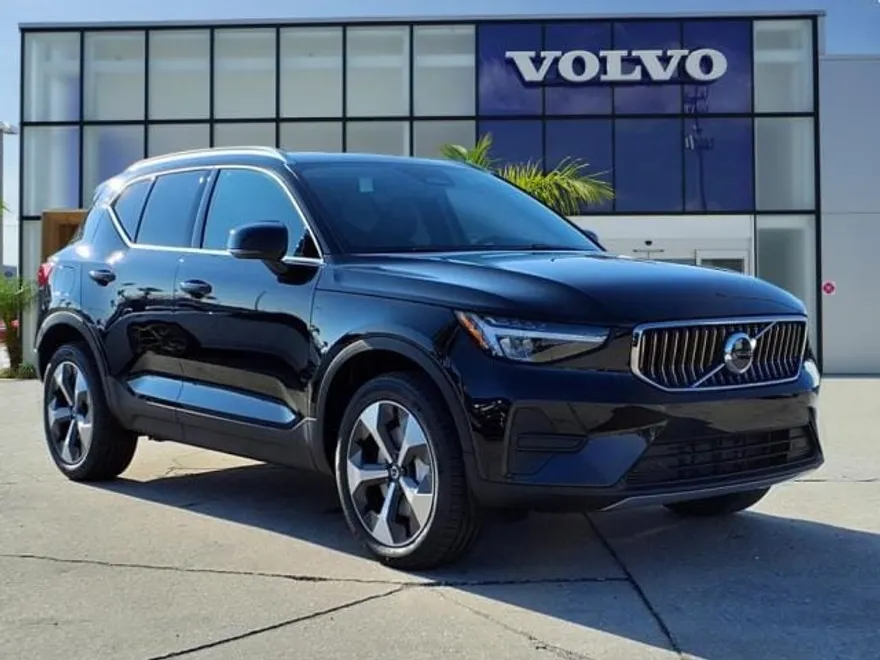 2025 Volvo XC40 Core photo 1