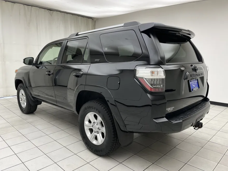 2020 Toyota 4Runner SR5 photo 1