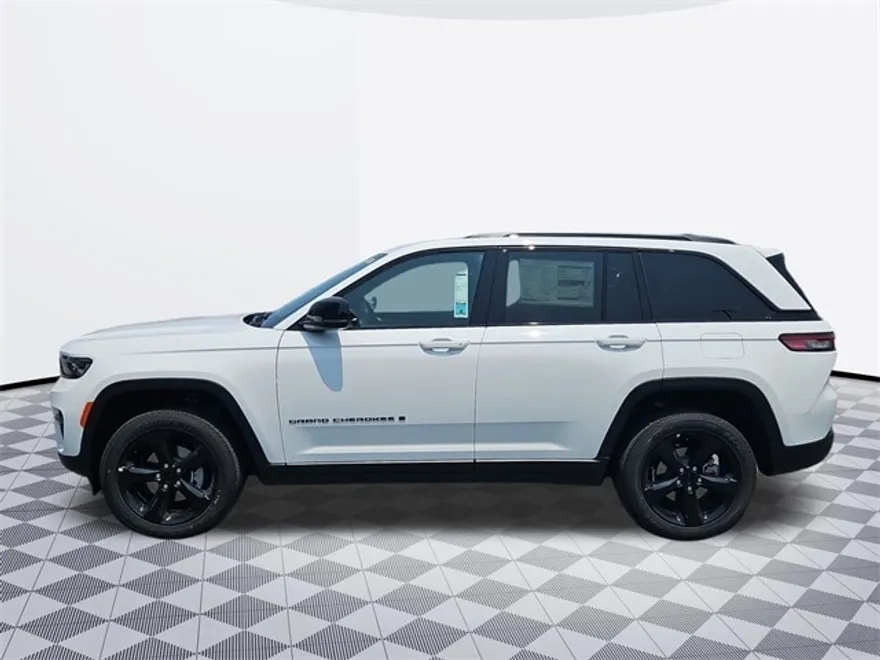 2025 Jeep Grand Cherokee Laredo Sport photo 1
