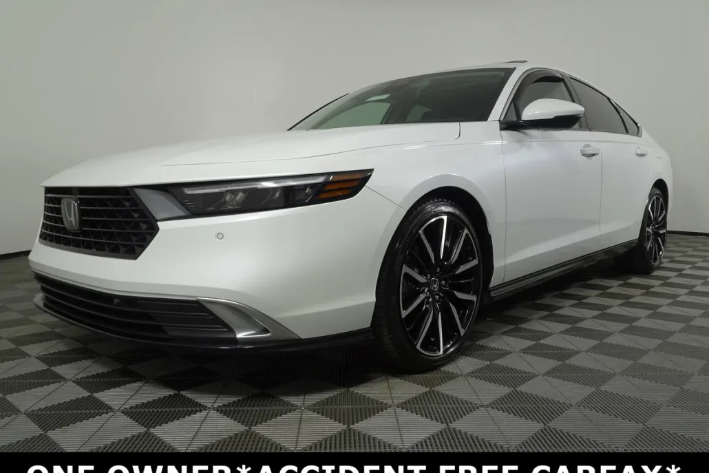 2023 Honda Accord Hybrid Touring photo 1