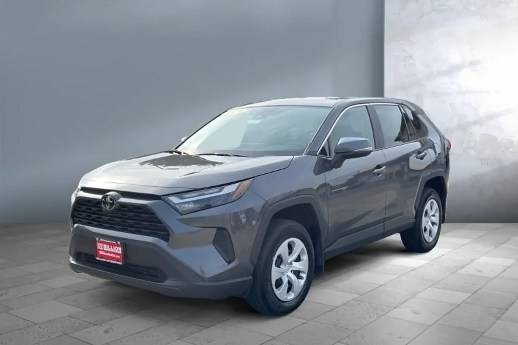 2024 Toyota RAV4 LE photo 1