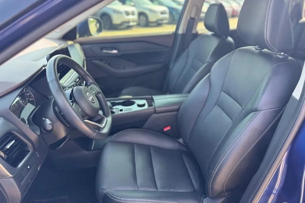 2023 Nissan Rogue SL photo 1