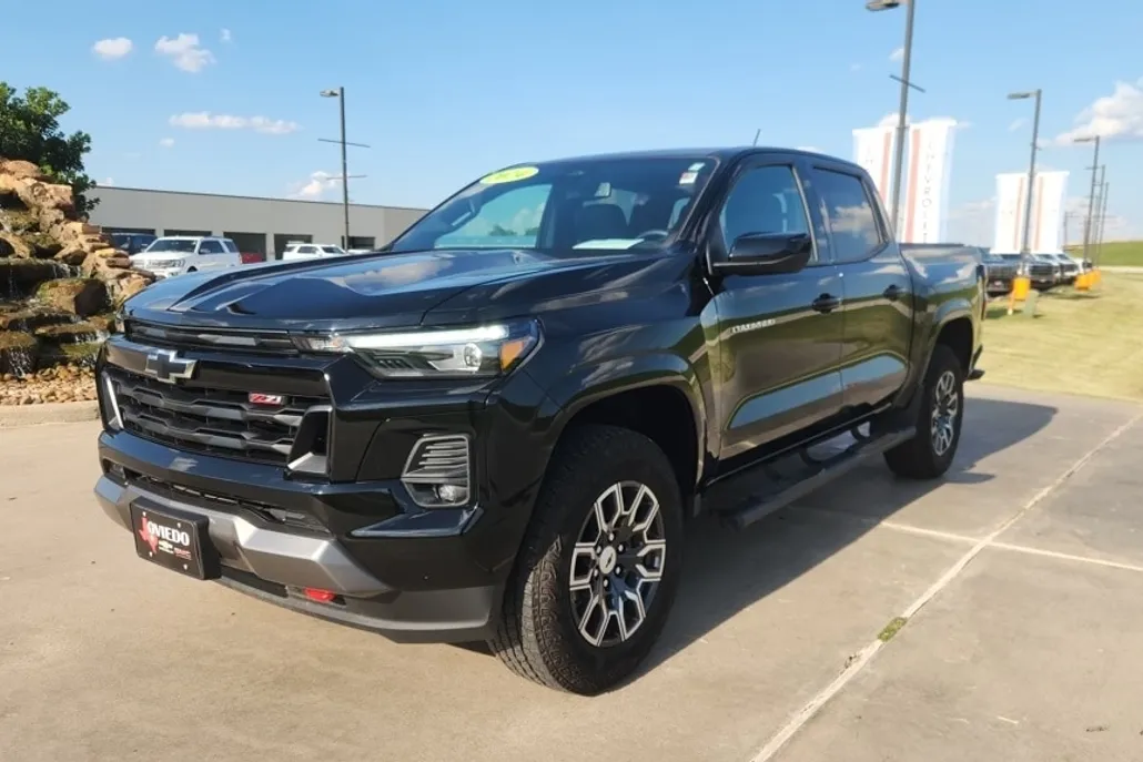2024 Chevrolet Colorado Z71 photo 1