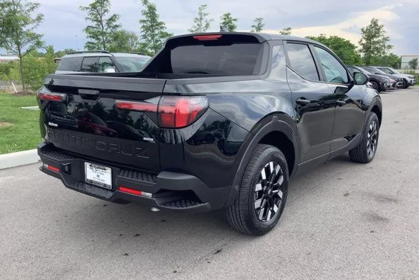 2025 Hyundai Santa Cruz SE photo 1