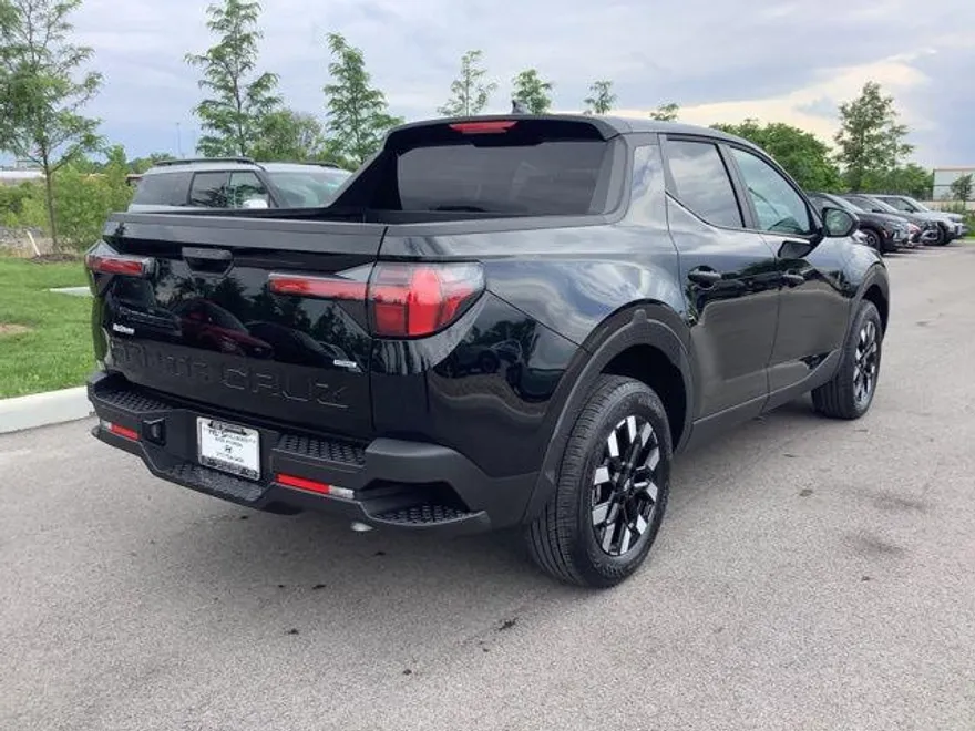 2025 Hyundai Santa Cruz SE photo 1