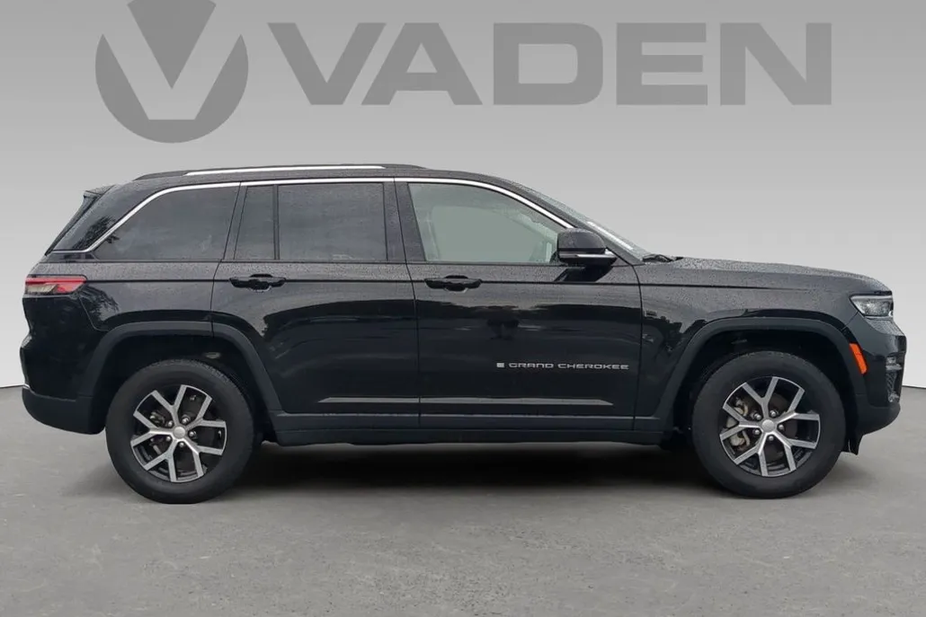 2023 Jeep Grand Cherokee Limited photo 1