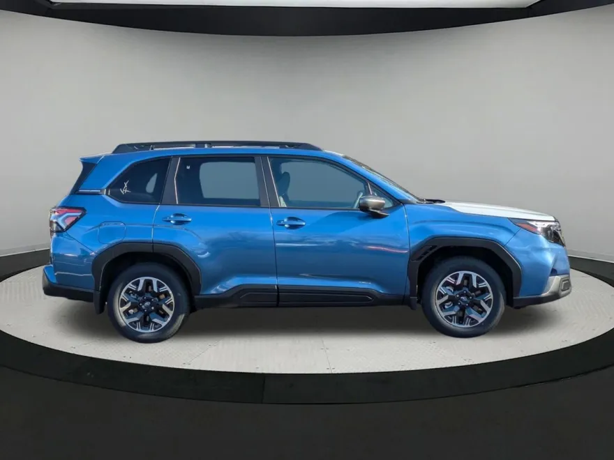 2025 Subaru Forester Premium photo 1