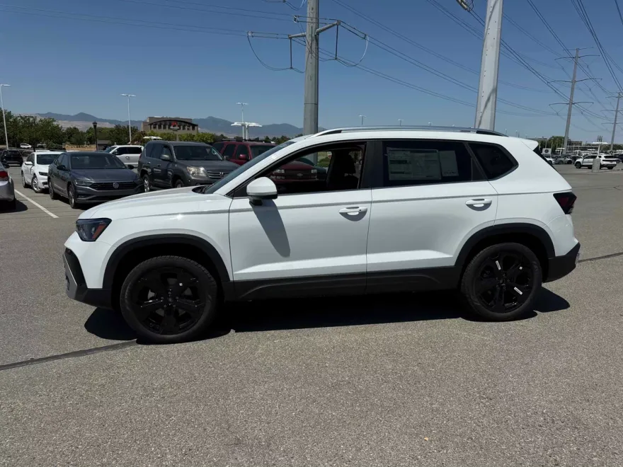2025 Volkswagen Taos SEL photo 1